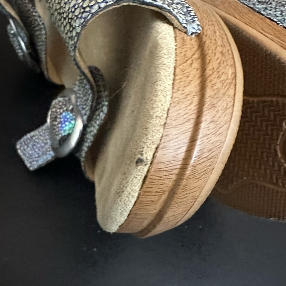 Dankso Shoes Womens 8.5 EU‎ 39 Iridescent Blue Leather Double Strap Clog Sandals - Picture 9 of 12